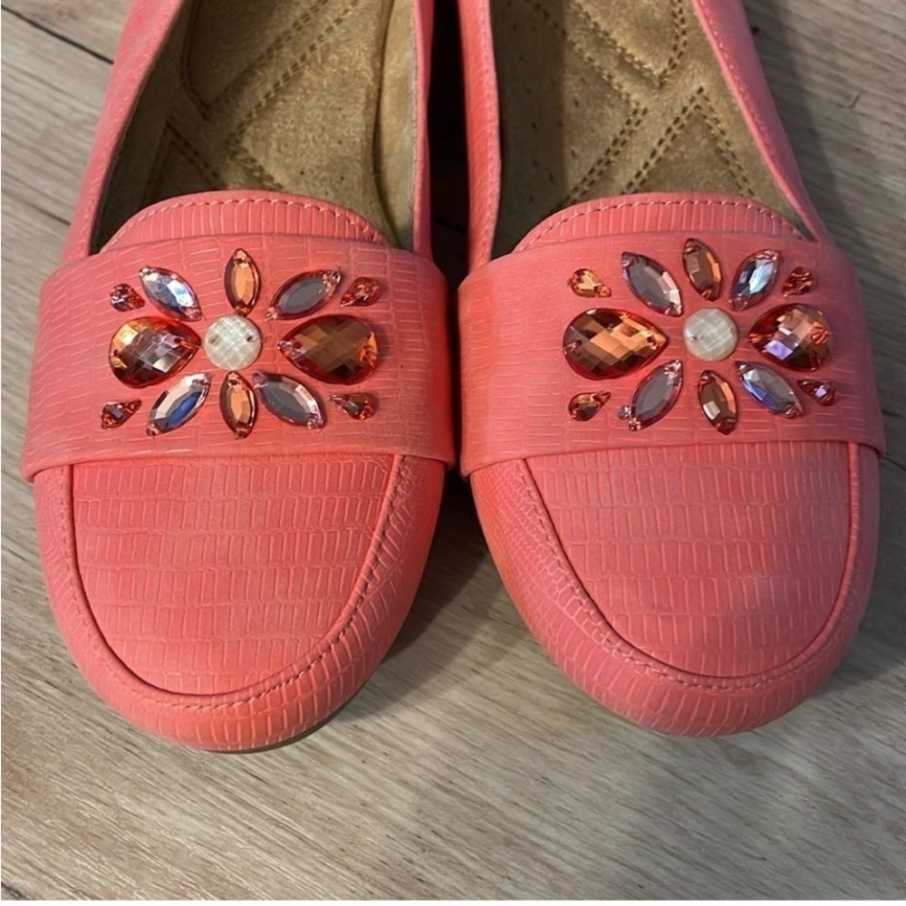 Naturalizer Slip On Flats Loafers Coral Embellished 7.5 - Picture 7 of 7